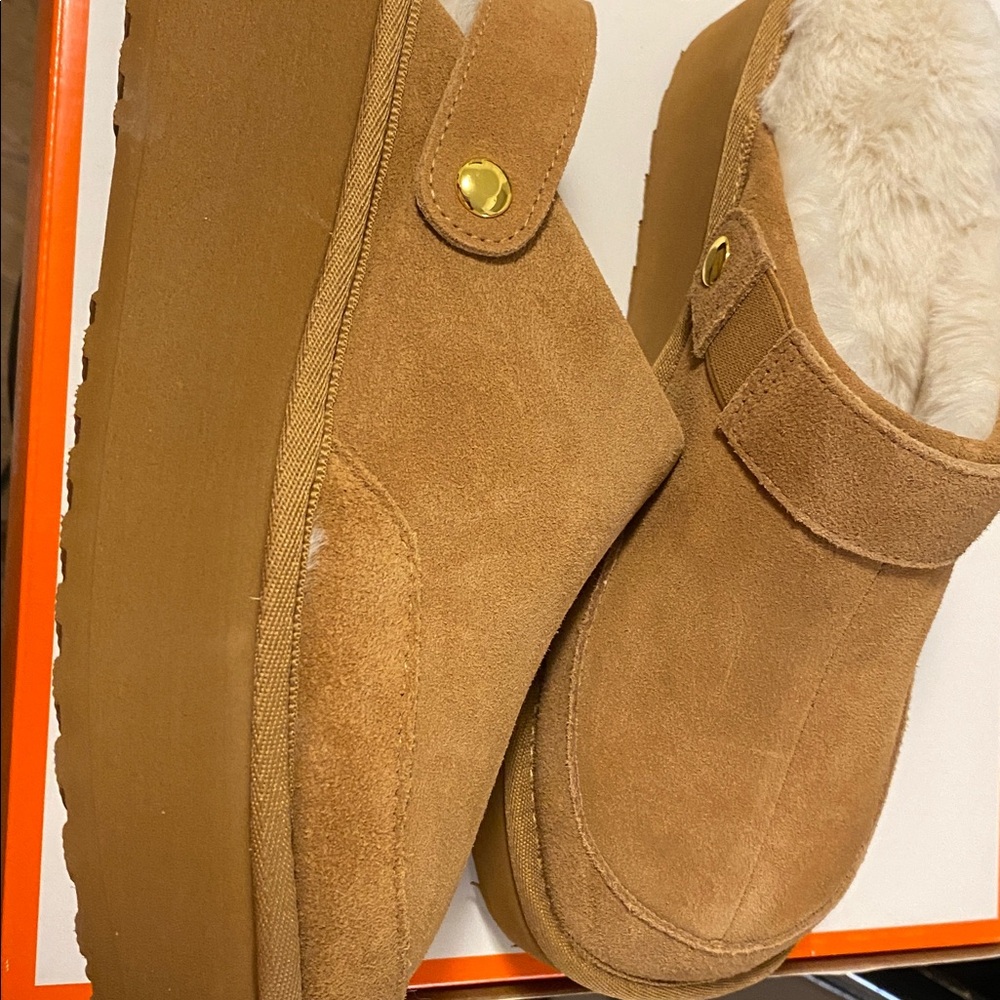 Joyspun Cozy Faux-Suede Shearling Clogs in Camel